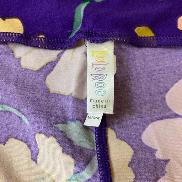 Floral LuLaRoe leggings size Tall & Curvy - Picture 2 of 4